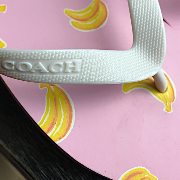 🍌 Last pair! Size 8 Coach banana print flip flops - Picture 6 of 7
